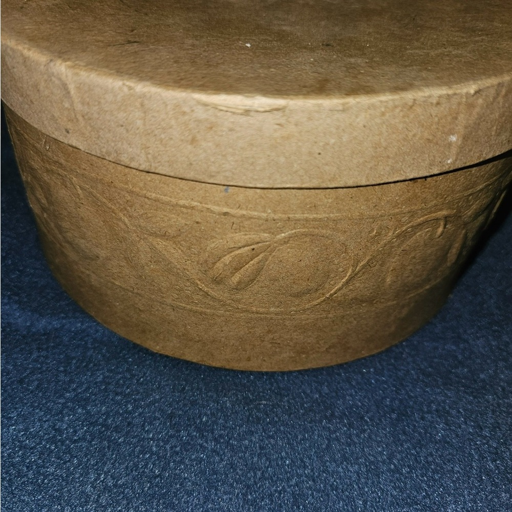 VINTAGE CARDBOARD FLOWER EMBOSSED HAT BOX